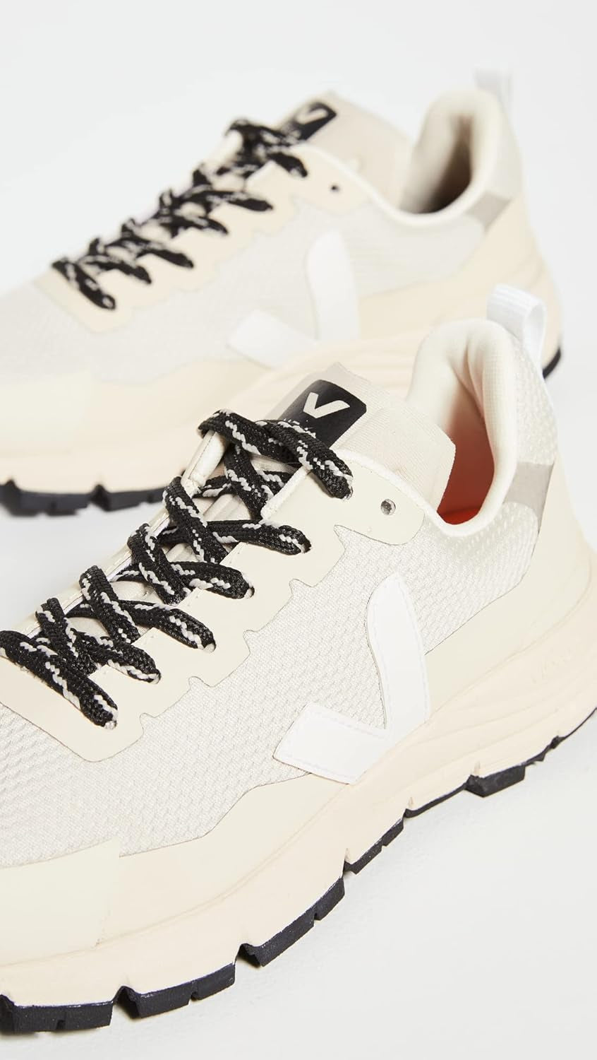 Veja Dekkan Low-Top Sneakers – Sporty Design with Signature V Detail and Innovative Materials