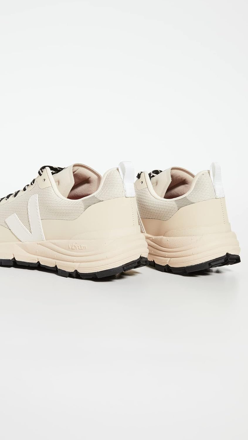Veja Dekkan Low-Top Sneakers – Sporty Design with Signature V Detail and Innovative Materials
